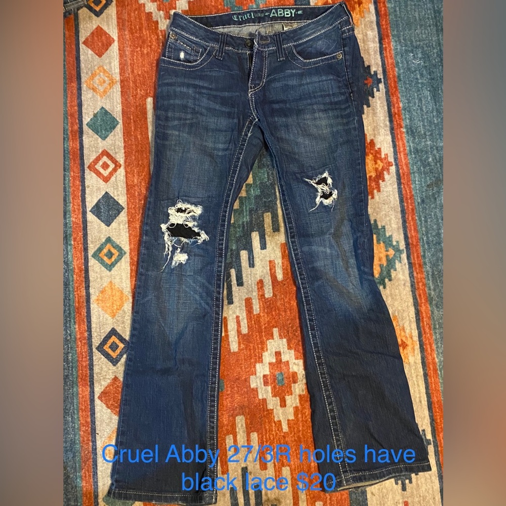 Cruel girls, Abby’s distressed bootcut jeans